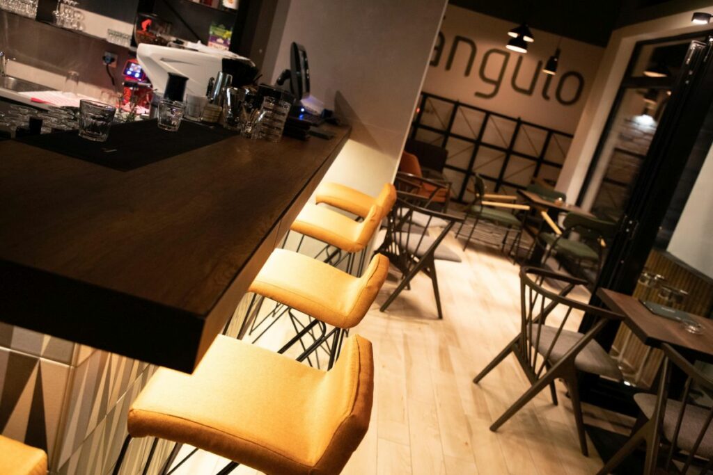 Angulo restoran 1