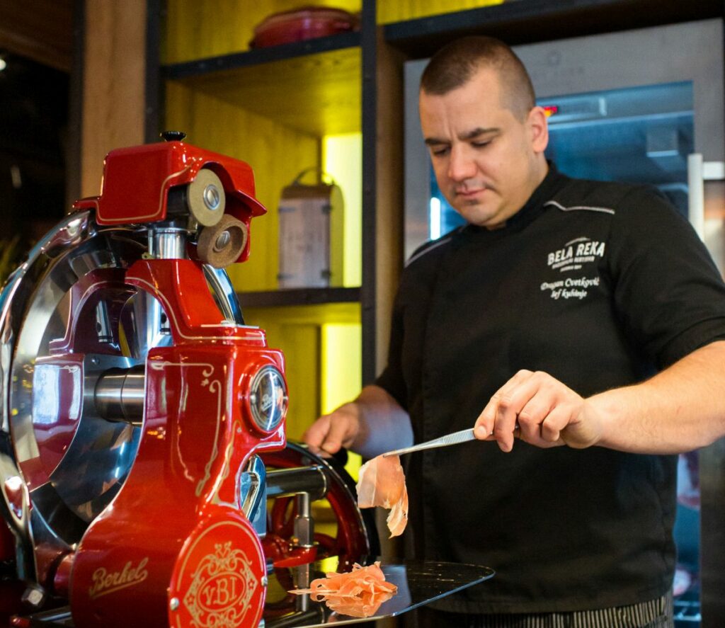 3 AKO ZATREBA Cvele šef Bela Reka