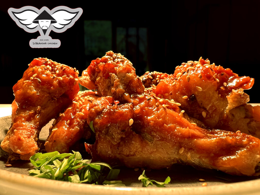 Savršeno sočni Piggy wings vas čekaju u Screaming Chicken!