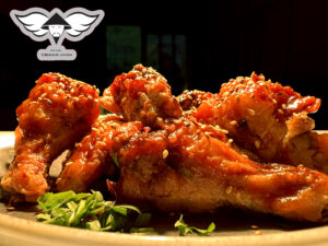 Savršeno sočni Piggy wings vas čekaju u Screaming Chicken!