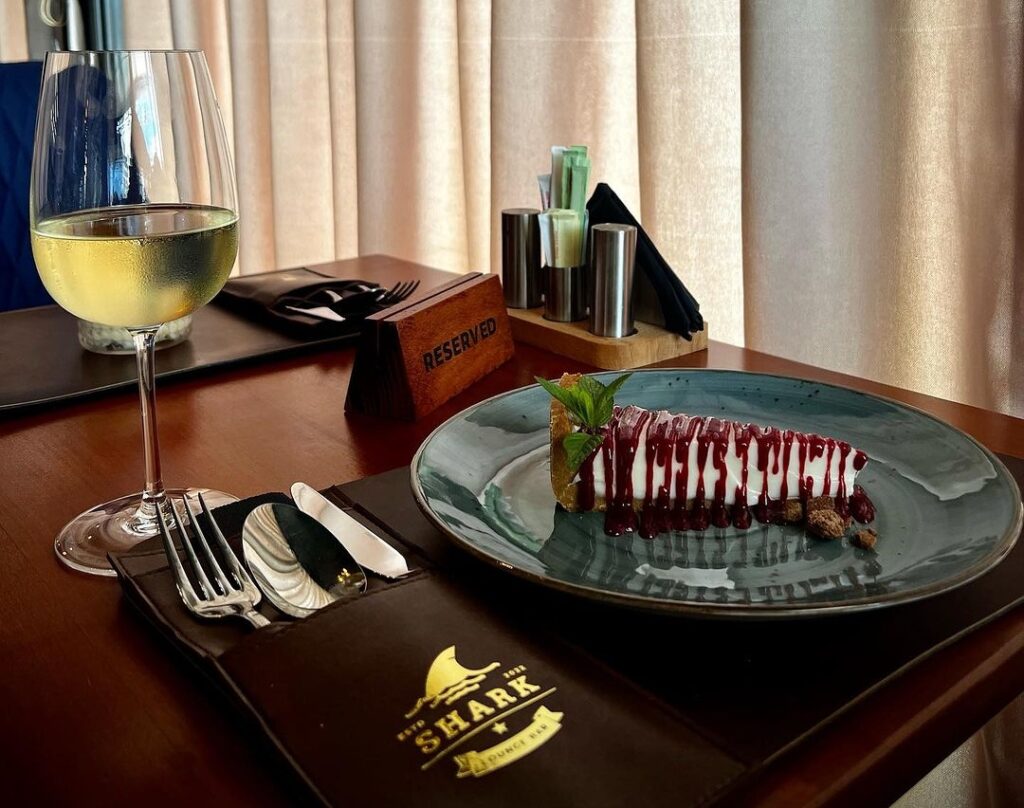 Shark lounge bar & restoran cheesecake