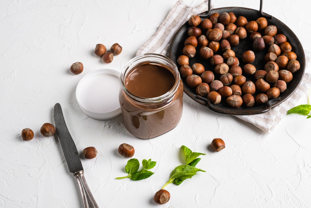 slatki krem od lesnika i kakao praha