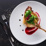 Konfitiranje mesa u svinjskoj masti sa začinima