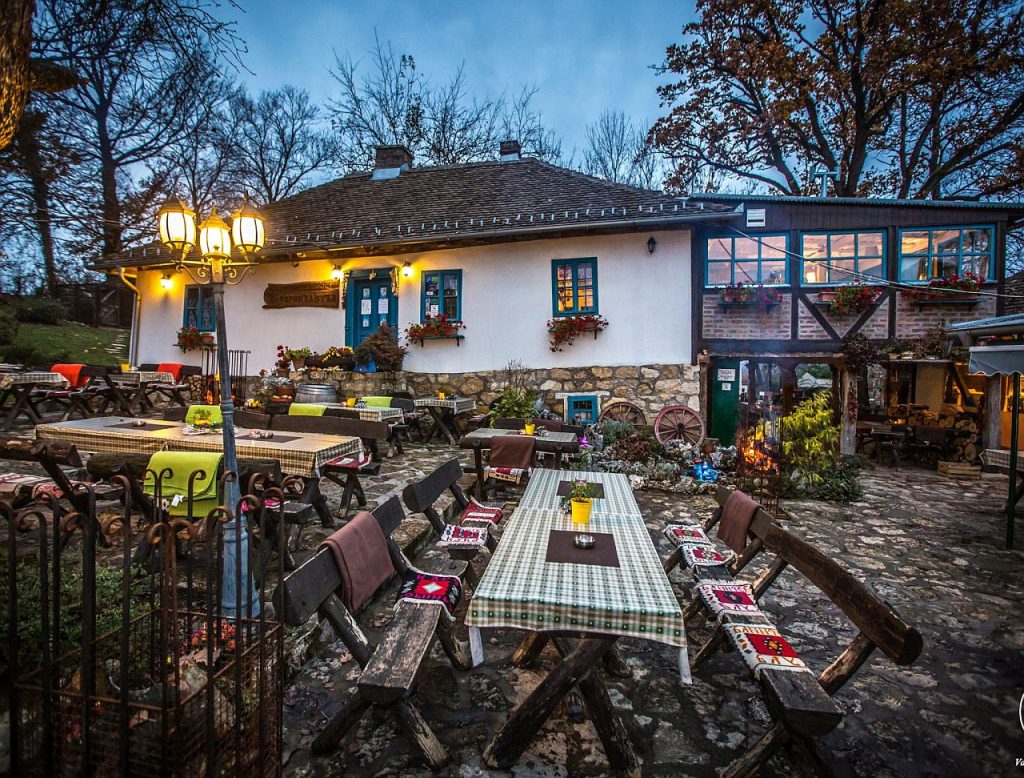 zornica kuca restoran i kamp