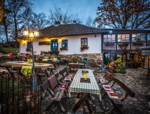 zornica kuca restoran i kamp